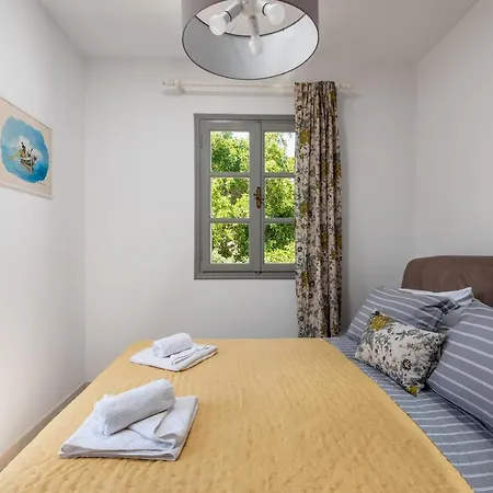 Apartament Fourlanou House *