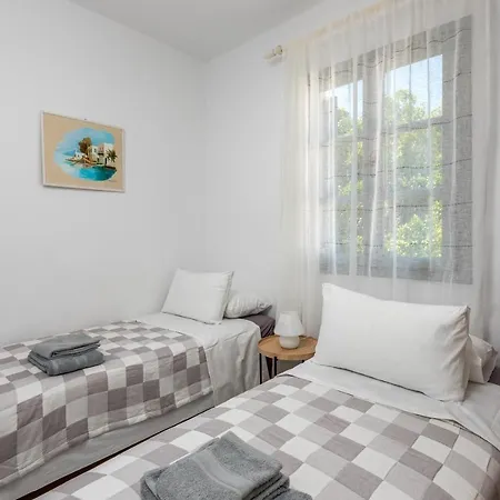 Apartment Fourlanou House *