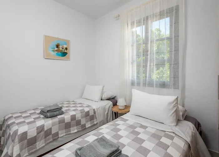 아파트 Fourlanou House *